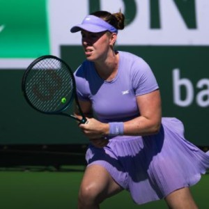 黑马吉布森力克7号种子保利尼，首进WTA1000八强